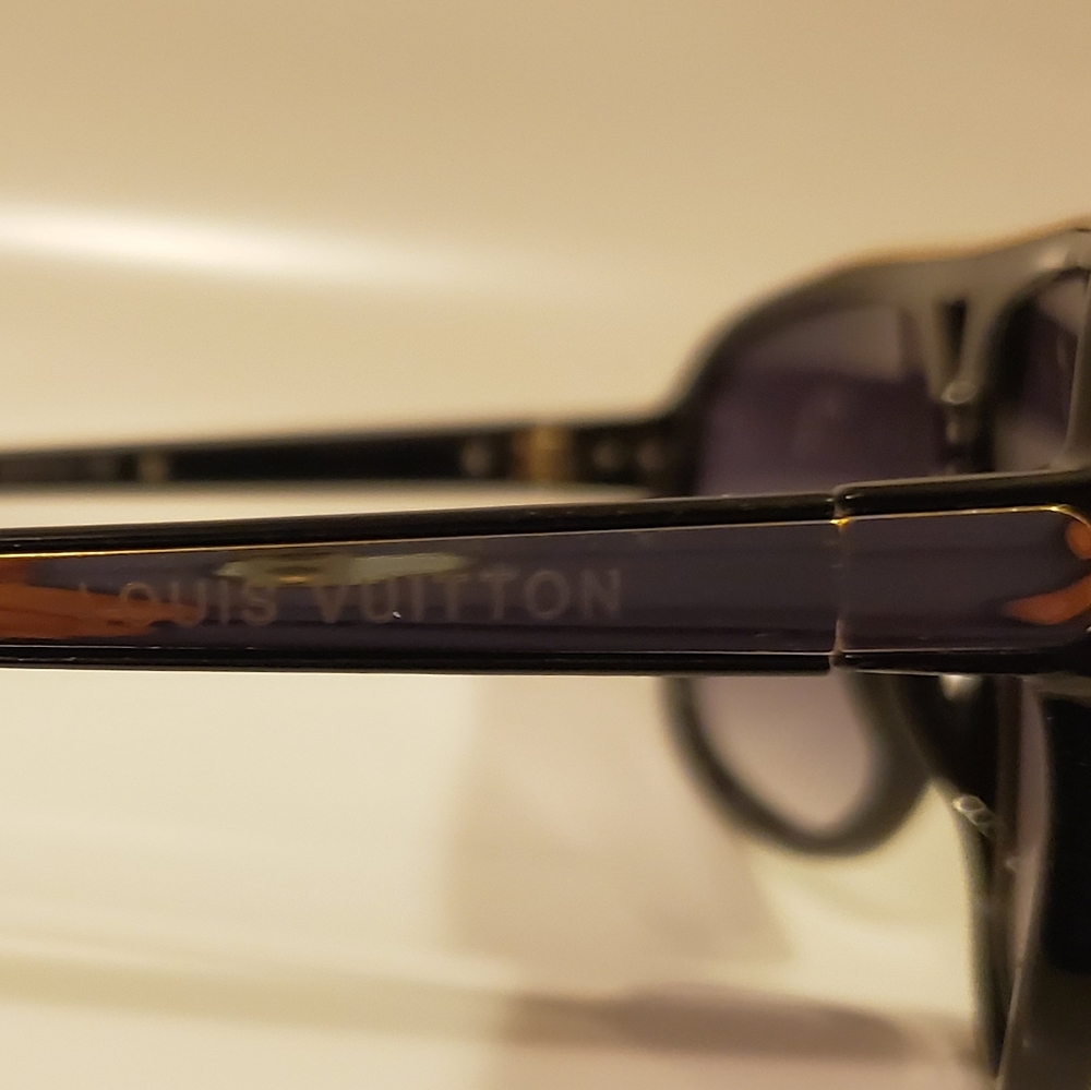 Sunglasses Louis Vuitton - Picture 5 of 8